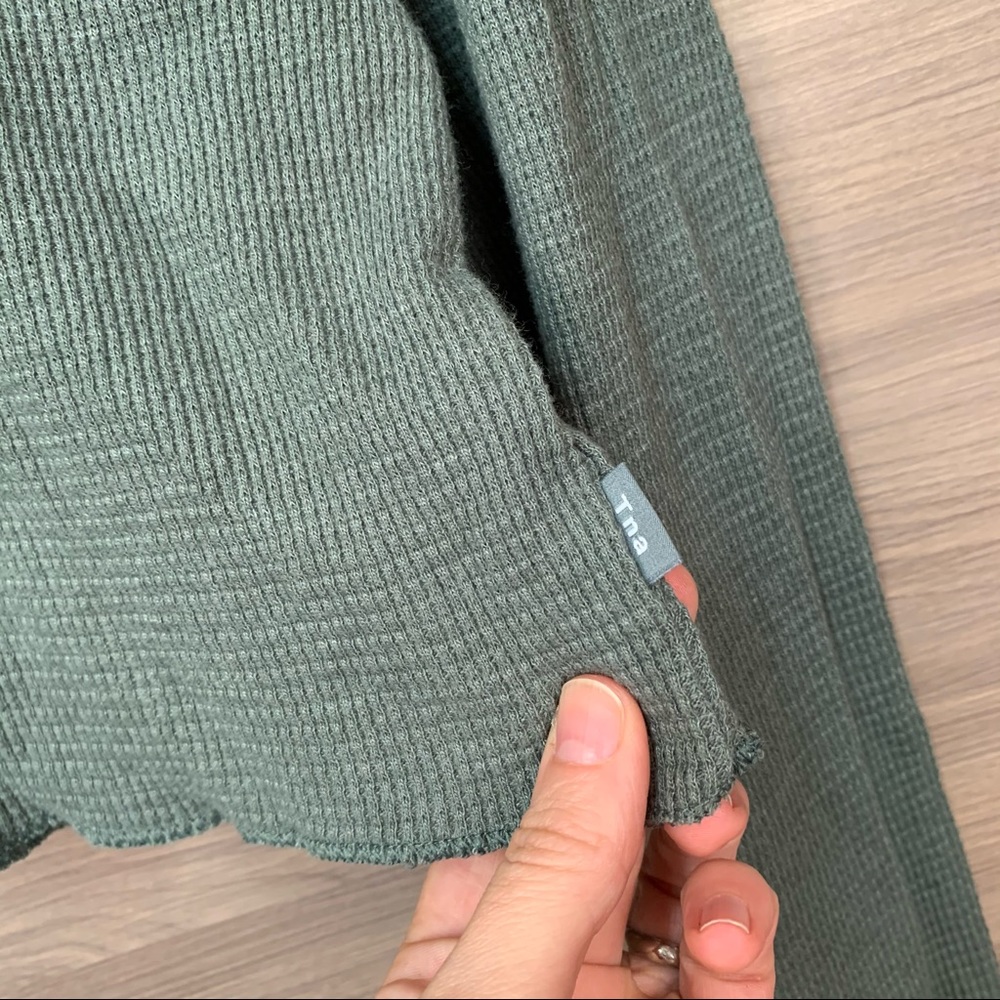 Tna Aritzia Alamo Cropped Thermal Long Sleeve XS - Picture 6 of 10